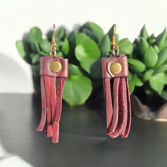 Classic mauve colored leather fringe earring